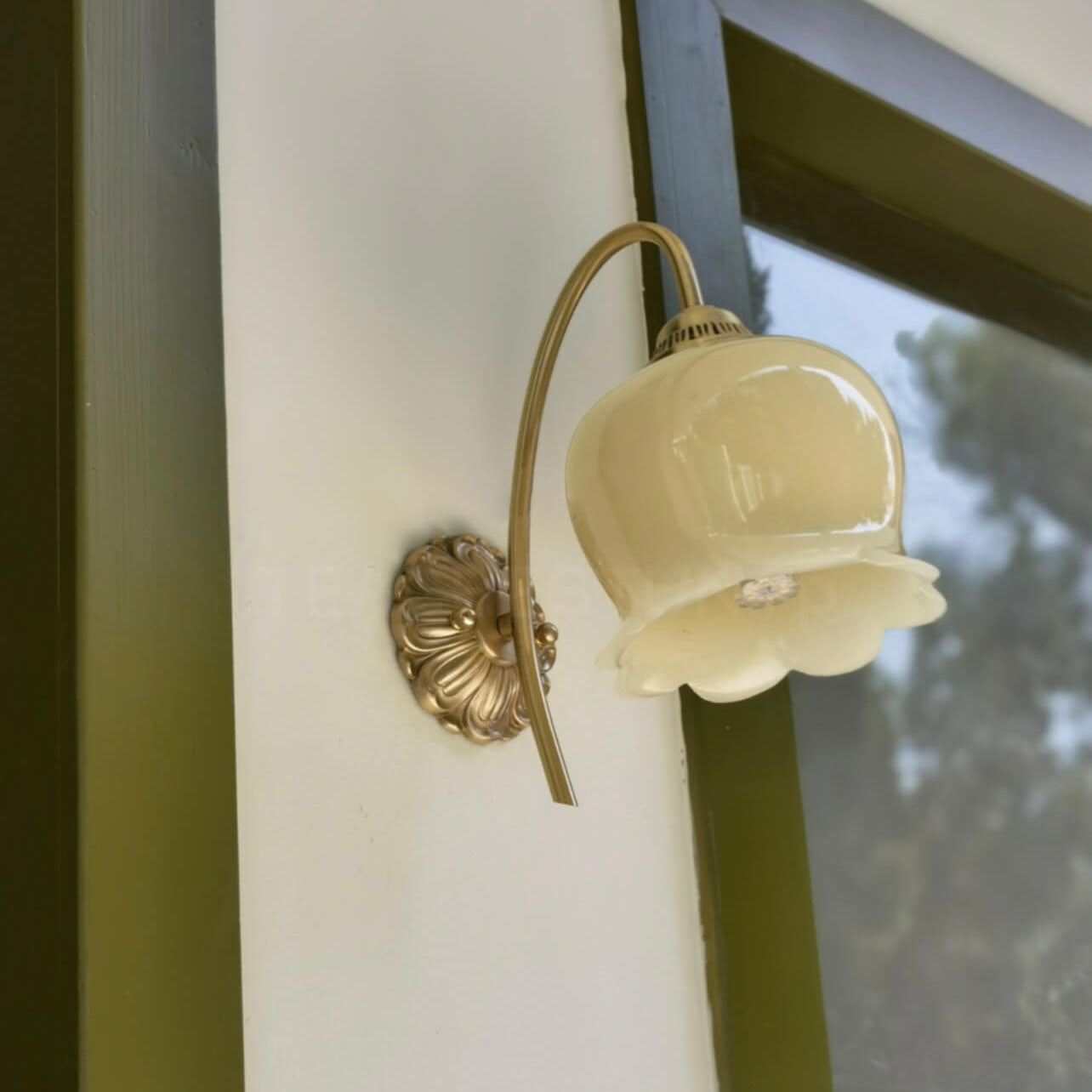 Traditional Vintage Floral Resin Copper Iron Wall Sconce