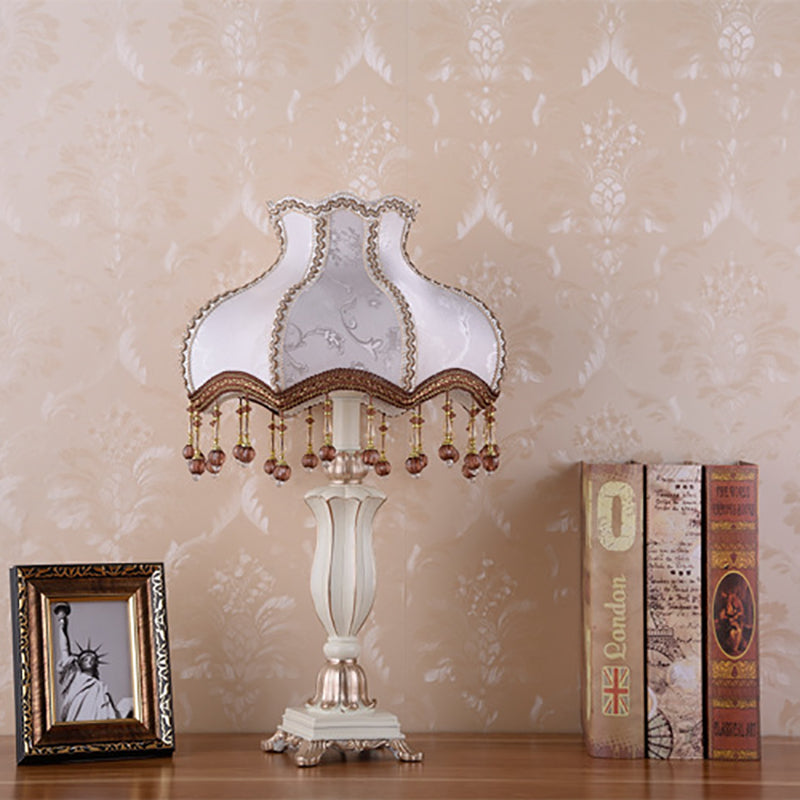 Traditional European Court Top Resin Fabric Table Lamp