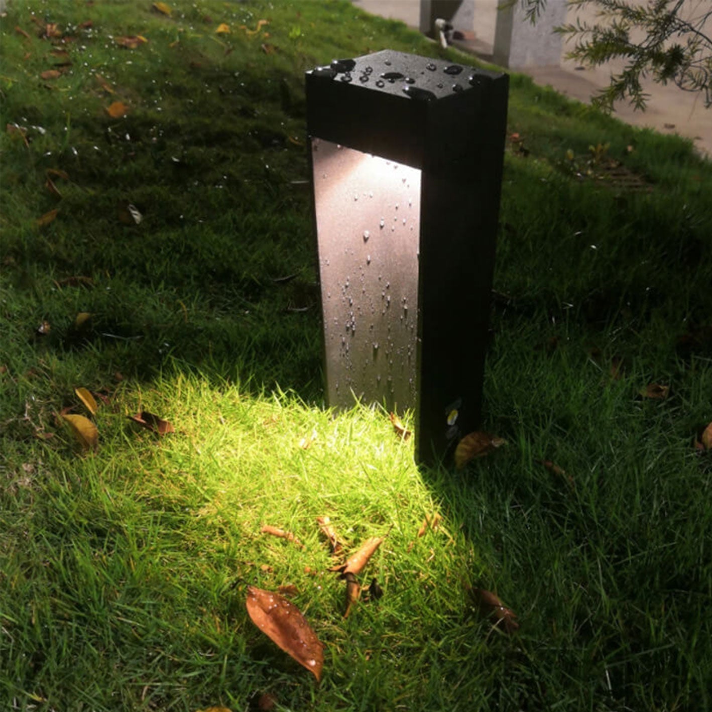Sleek Modern Outdoor Stake Light