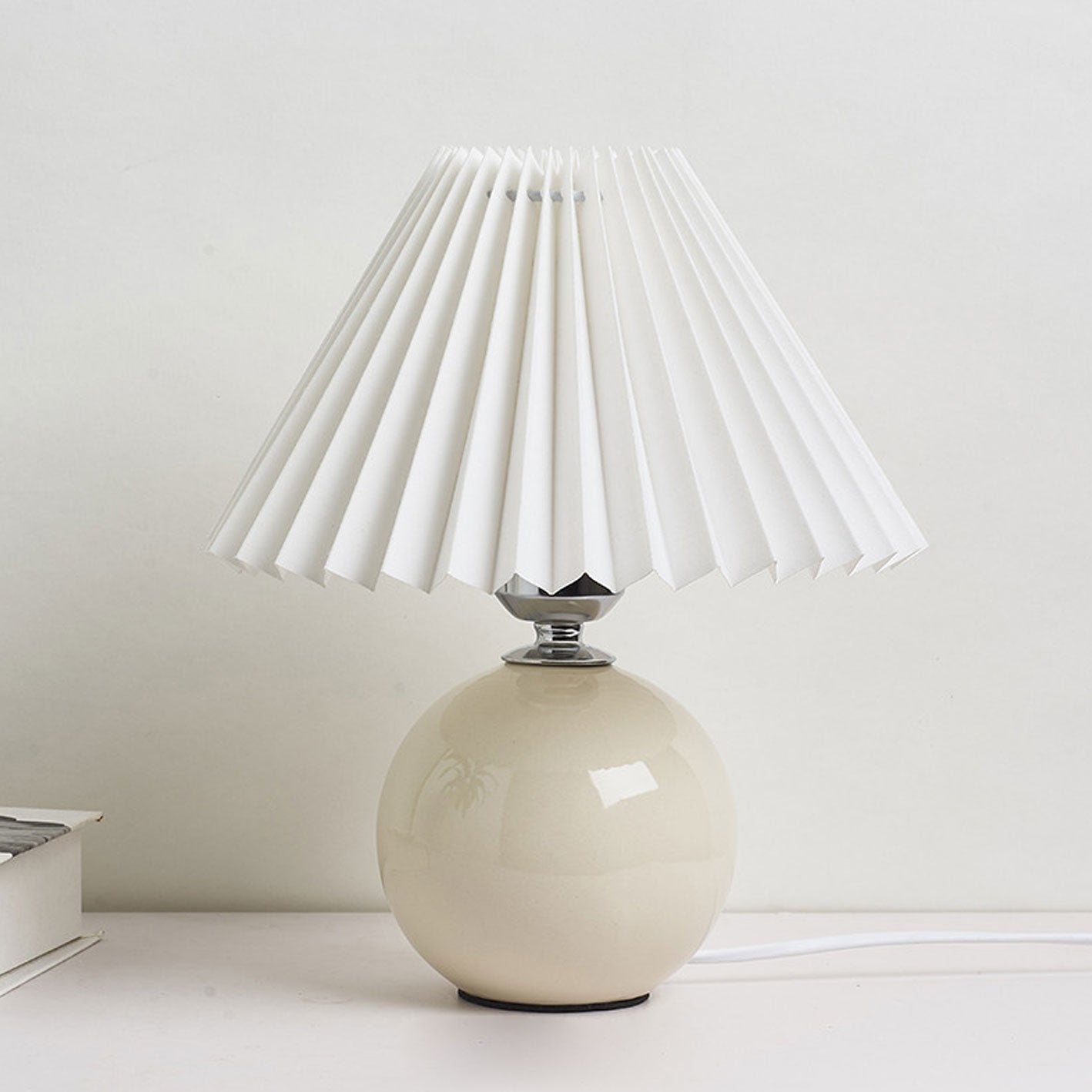 Nordic Minimalist Ceramic Pleated 1-Light Table Lamp