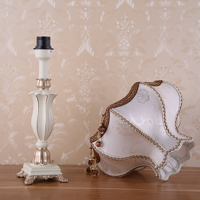 Traditional European Court Top Resin Fabric Table Lamp