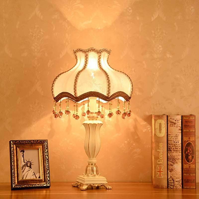 Traditional European Court Top Resin Fabric Table Lamp