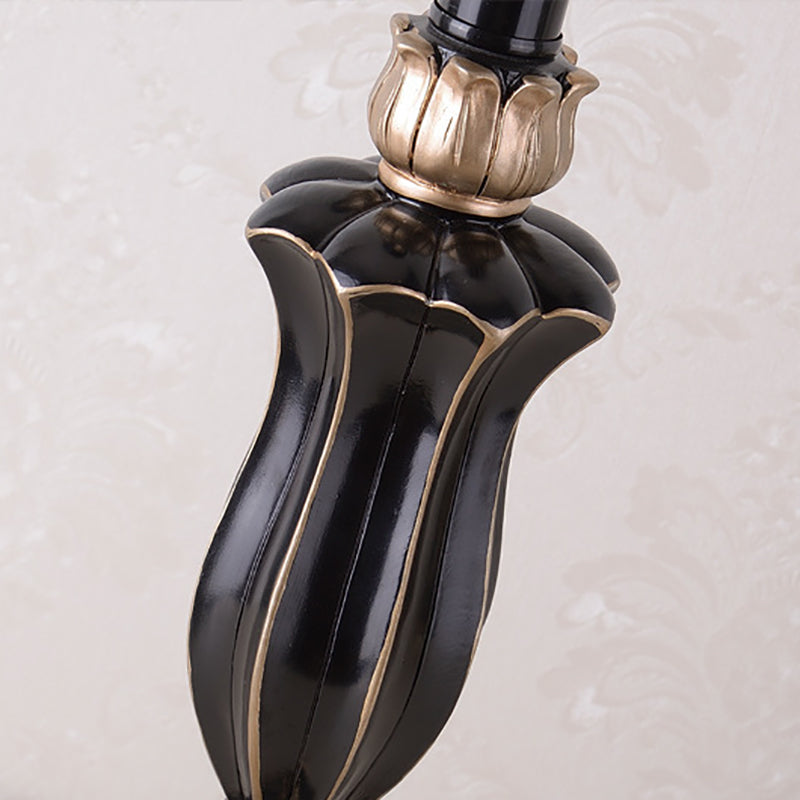 Traditional European Court Top Resin Fabric Table Lamp