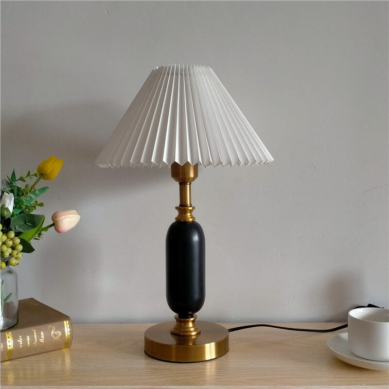 Elegant Traditional French-Style Round Table Table Lamp