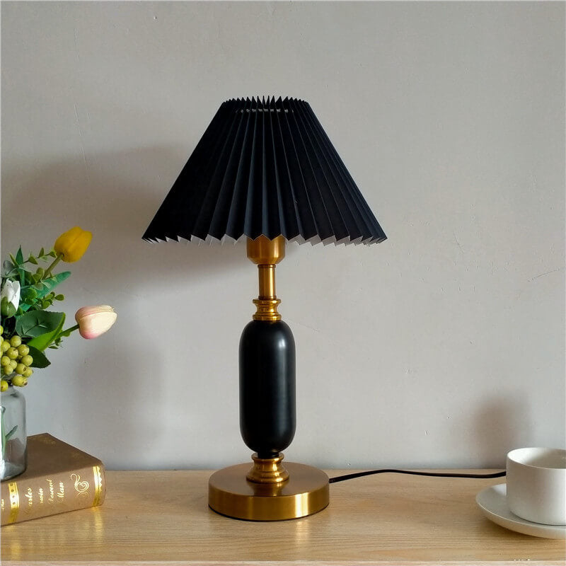 Elegant Traditional French-Style Round Table Table Lamp