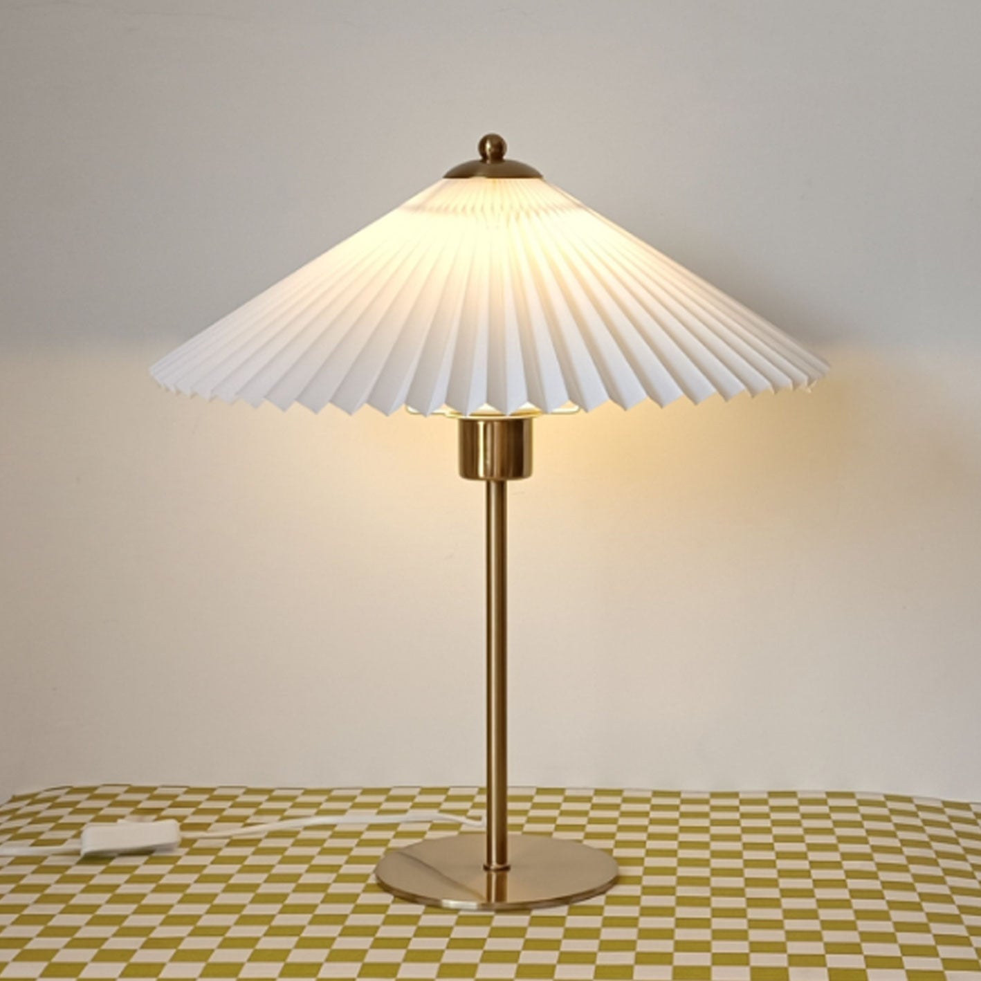 Retro Nostalgic Pleated Cloth Cover Umbrella Table Lamp
