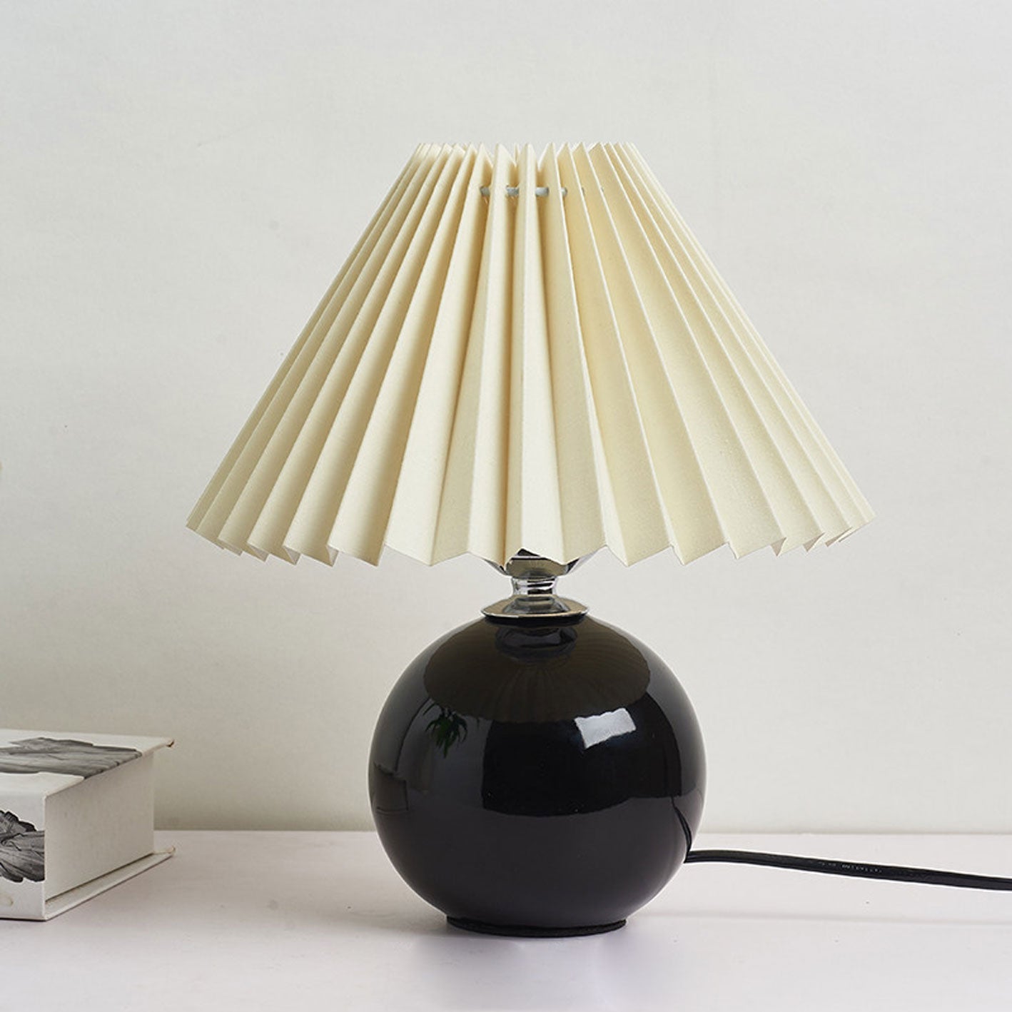 Nordic Minimalist Ceramic Pleated 1-Light Table Lamp