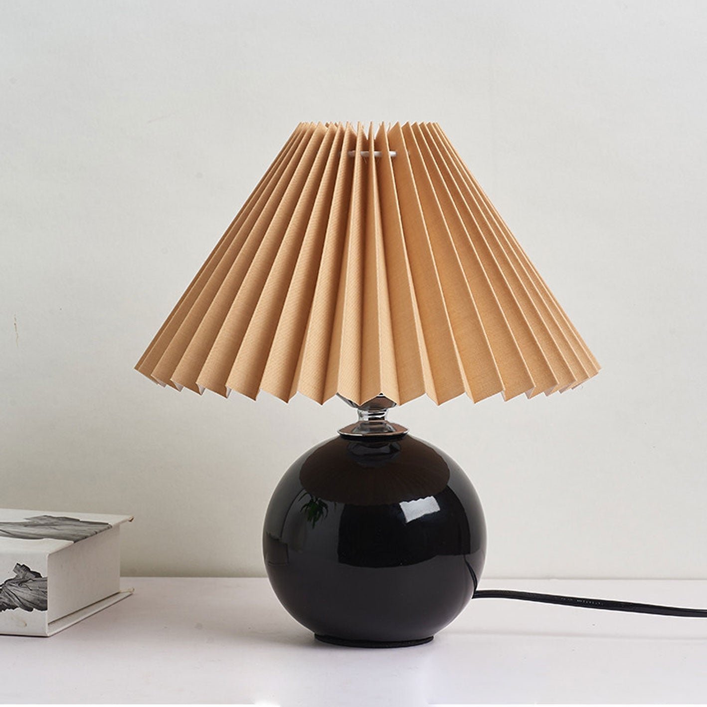 Nordic Minimalist Ceramic Pleated 1-Light Table Lamp