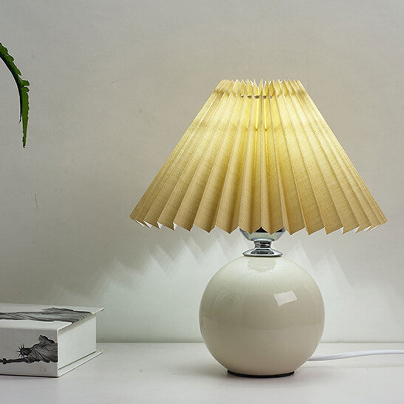 Nordic Minimalist Ceramic Pleated 1-Light Table Lamp