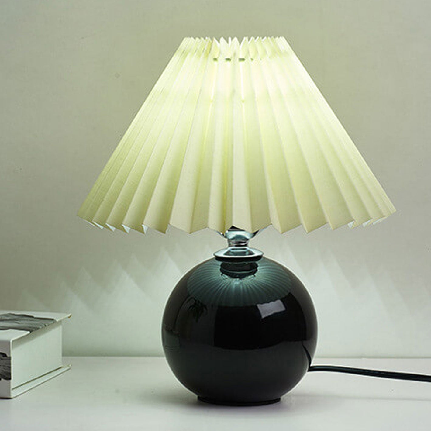 Nordic Minimalist Ceramic Pleated 1-Light Table Lamp