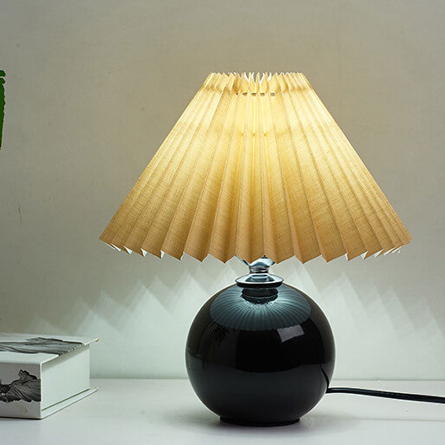 Nordic Minimalist Ceramic Pleated 1-Light Table Lamp