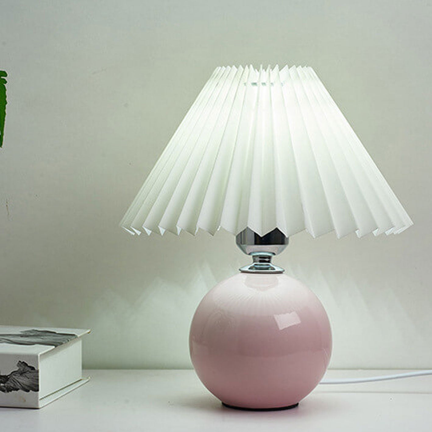 Nordic Minimalist Ceramic Pleated 1-Light Table Lamp