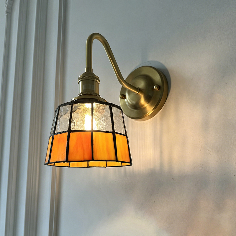 Traditional Tiffany Round Copper Glass 1-Light Wall Sconce
