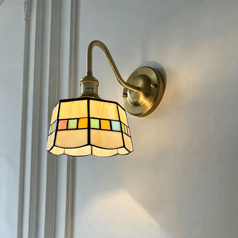 Traditional Tiffany Round Copper Glass 1-Light Wall Sconce