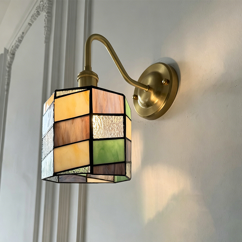 Traditional Tiffany Round Copper Glass 1-Light Wall Sconce