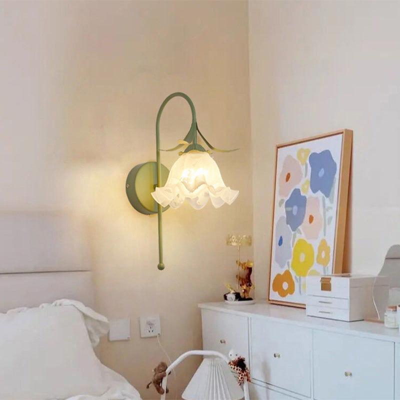 Contemporary Retro Flower Iron Glass 1-Light Wall Sconce