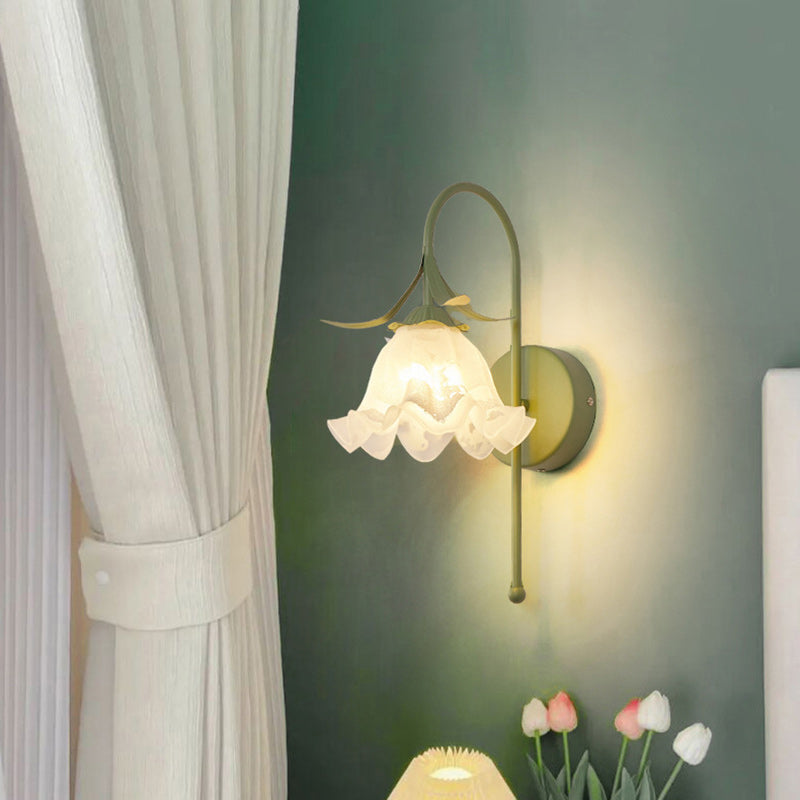 Contemporary Retro Flower Iron Glass 1-Light Wall Sconce