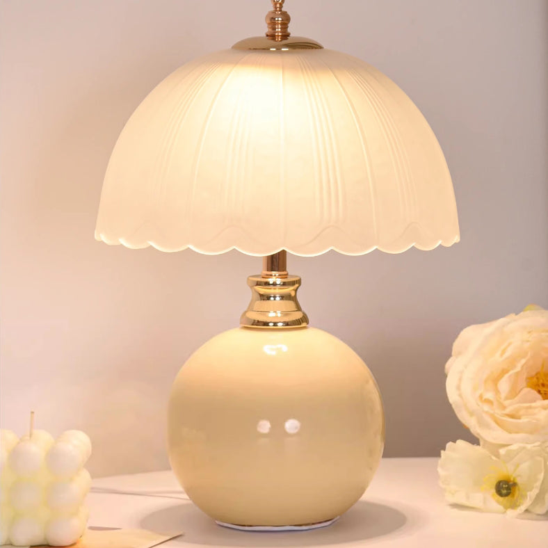 Nordic Contemporary Half-Dome Flower Globe Table Table Lamp