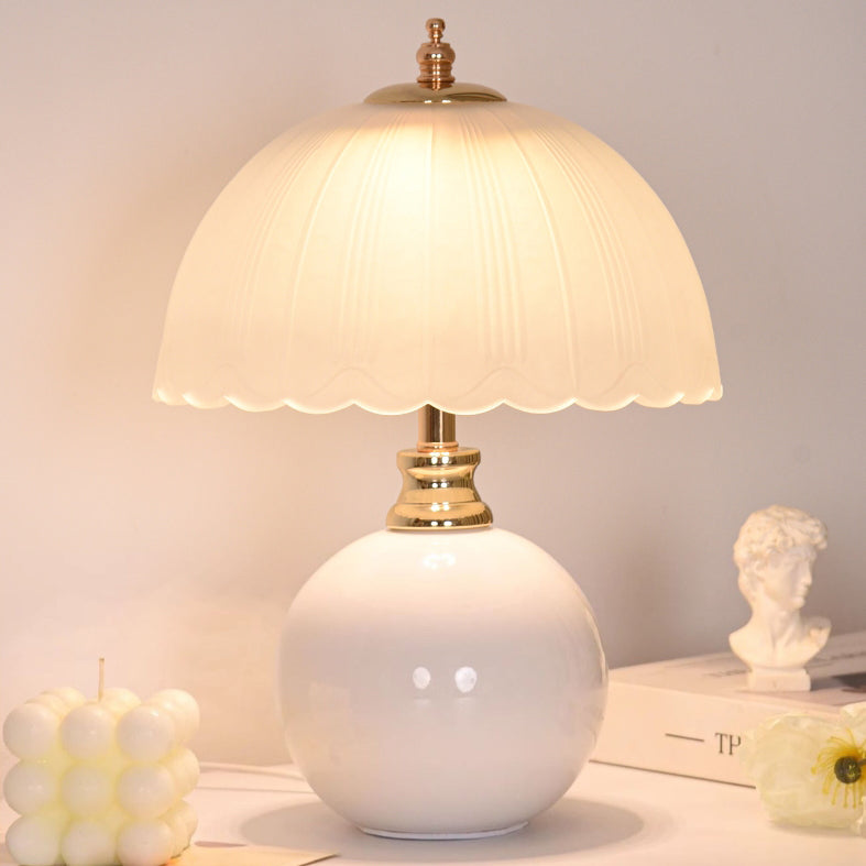 Nordic Contemporary Half-Dome Flower Globe Table Table Lamp