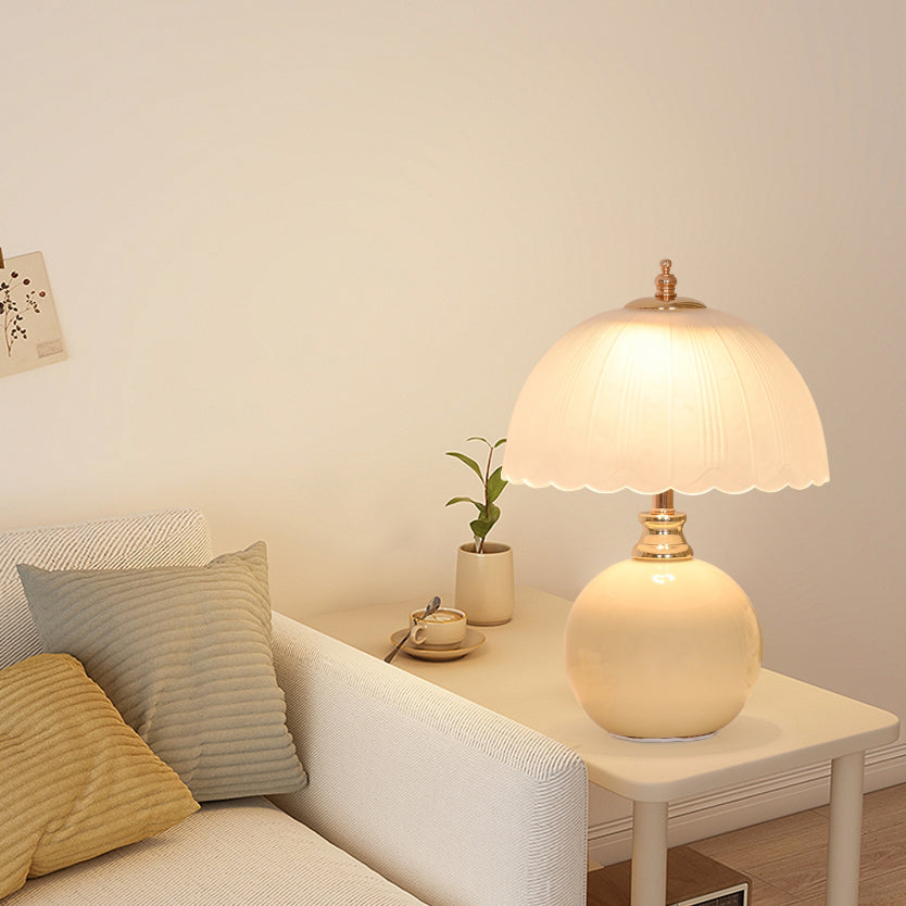 Nordic Contemporary Half-Dome Flower Globe Table Table Lamp