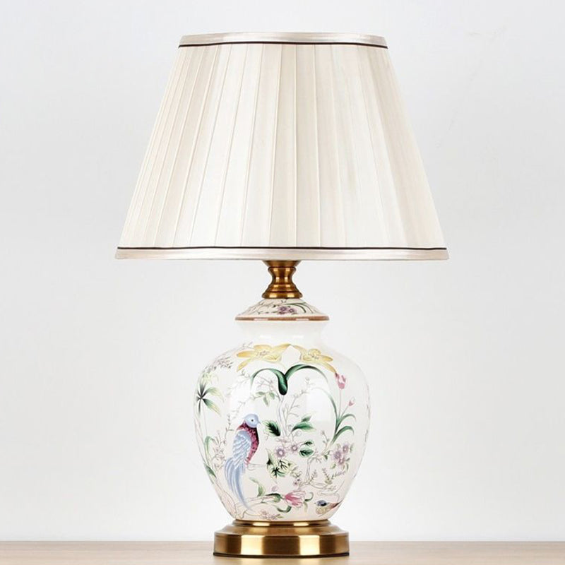 Traditional Chinese Patterned Bird Scalloped Table Lamp