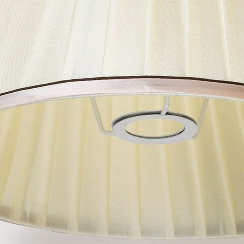 Traditional Chinese Patterned Bird Scalloped Table Lamp