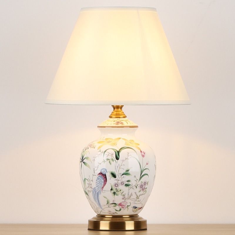 Traditional Chinese Patterned Bird Scalloped Table Lamp