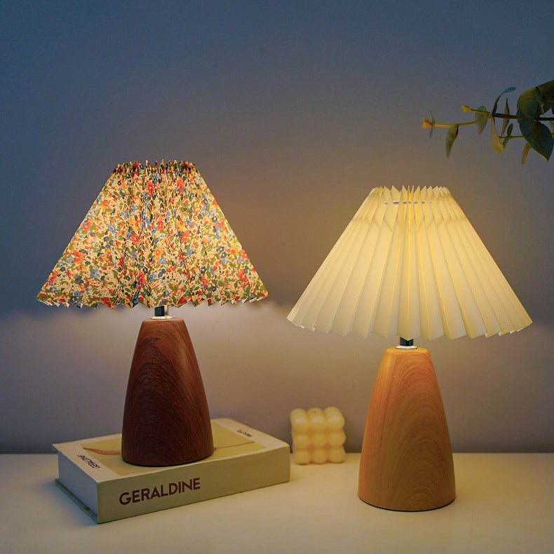 Traditional Vintage Scalloped Pleated Cone Fabric Table Lamp