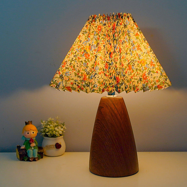 Traditional Vintage Scalloped Pleated Cone Fabric Table Lamp
