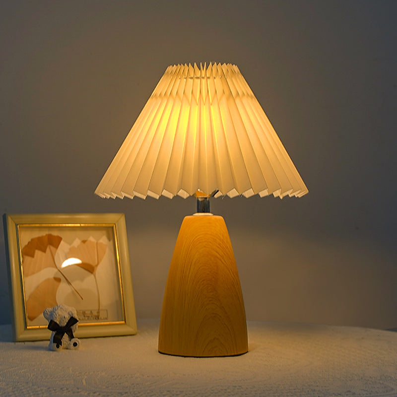Traditional Vintage Scalloped Pleated Cone Fabric Table Lamp