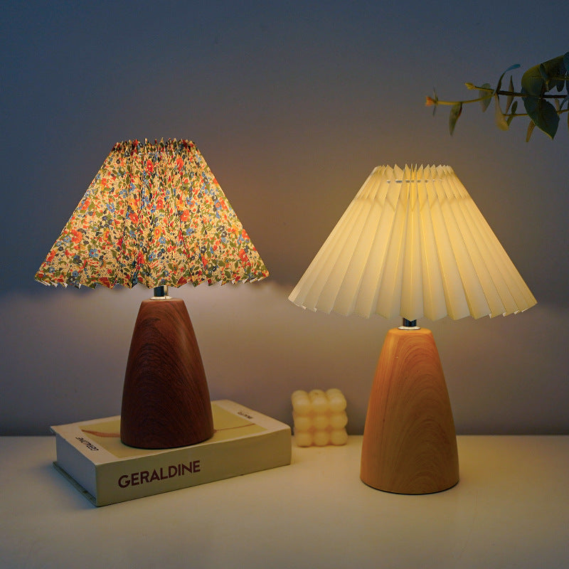 Traditional Vintage Scalloped Pleated Cone Fabric Table Lamp