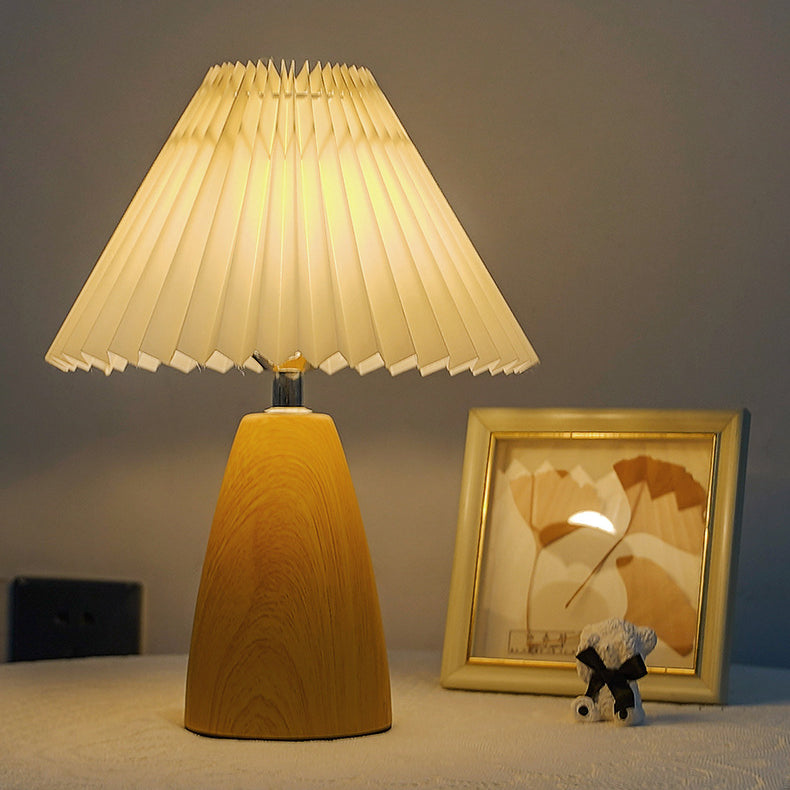 Traditional Vintage Scalloped Pleated Cone Fabric Table Lamp