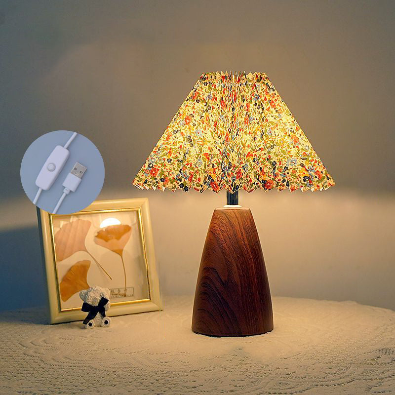 Traditional Vintage Scalloped Pleated Cone Fabric Table Lamp