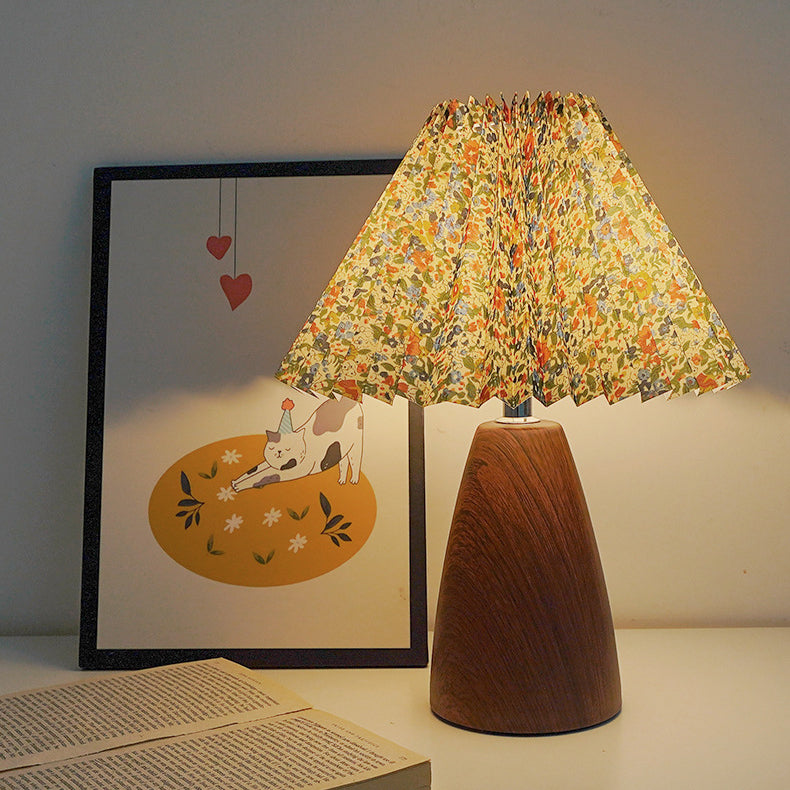 Traditional Vintage Scalloped Pleated Cone Fabric Table Lamp