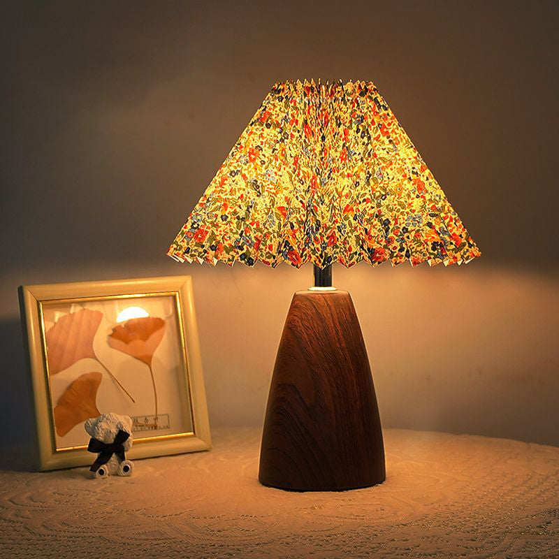 Traditional Vintage Scalloped Pleated Cone Fabric Table Lamp