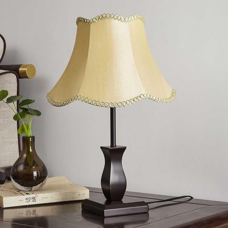 Retro Wood Fabric Drum 1-Light Table Lamp