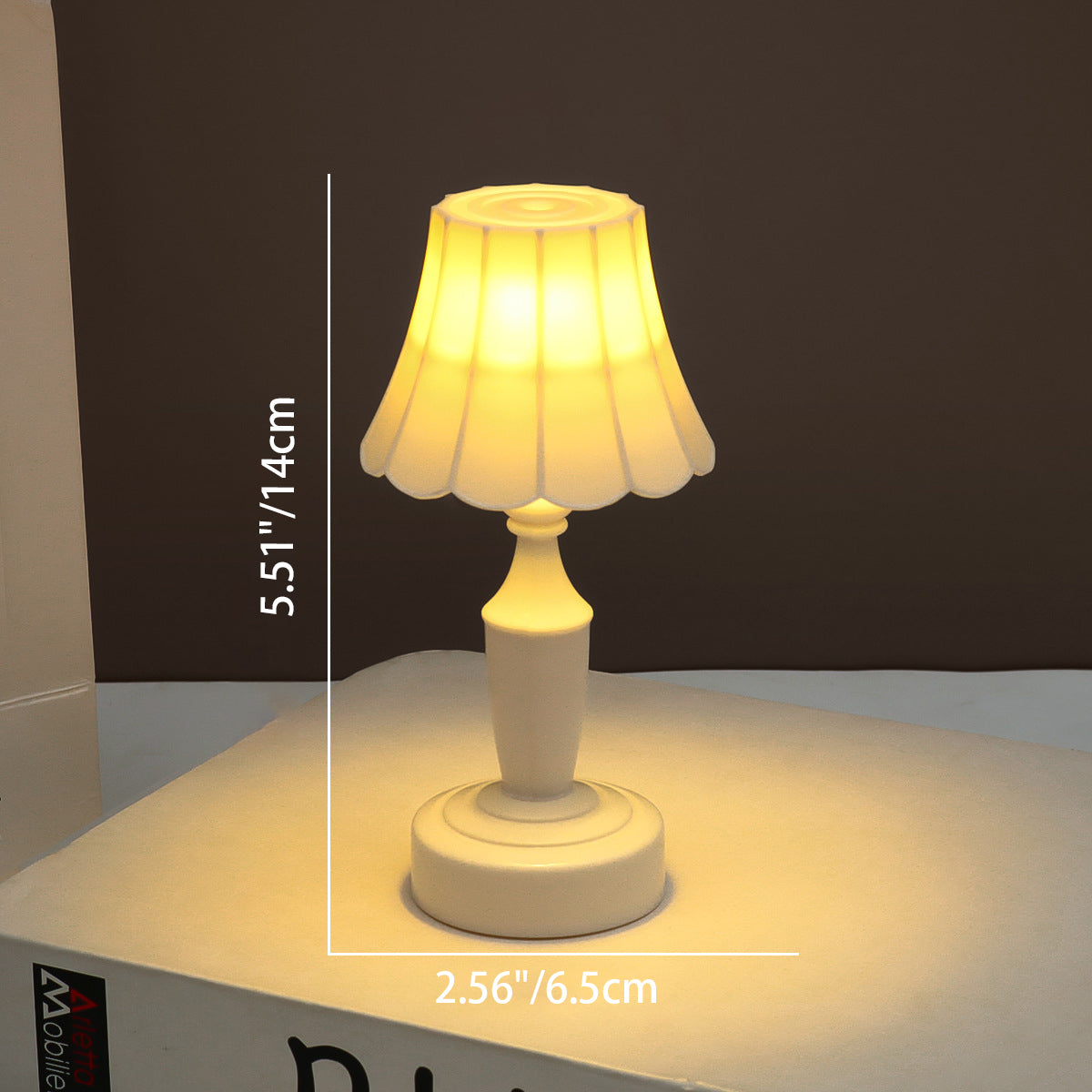 Nordic Battery ABS Flower Pleated LED Table Lamp Table Lamp