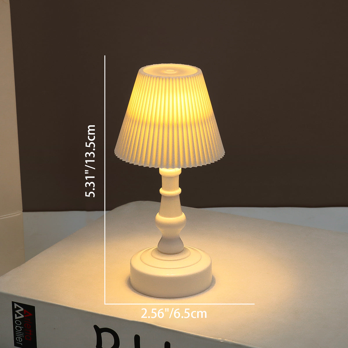 Nordic Battery ABS Flower Pleated LED Table Lamp Table Lamp
