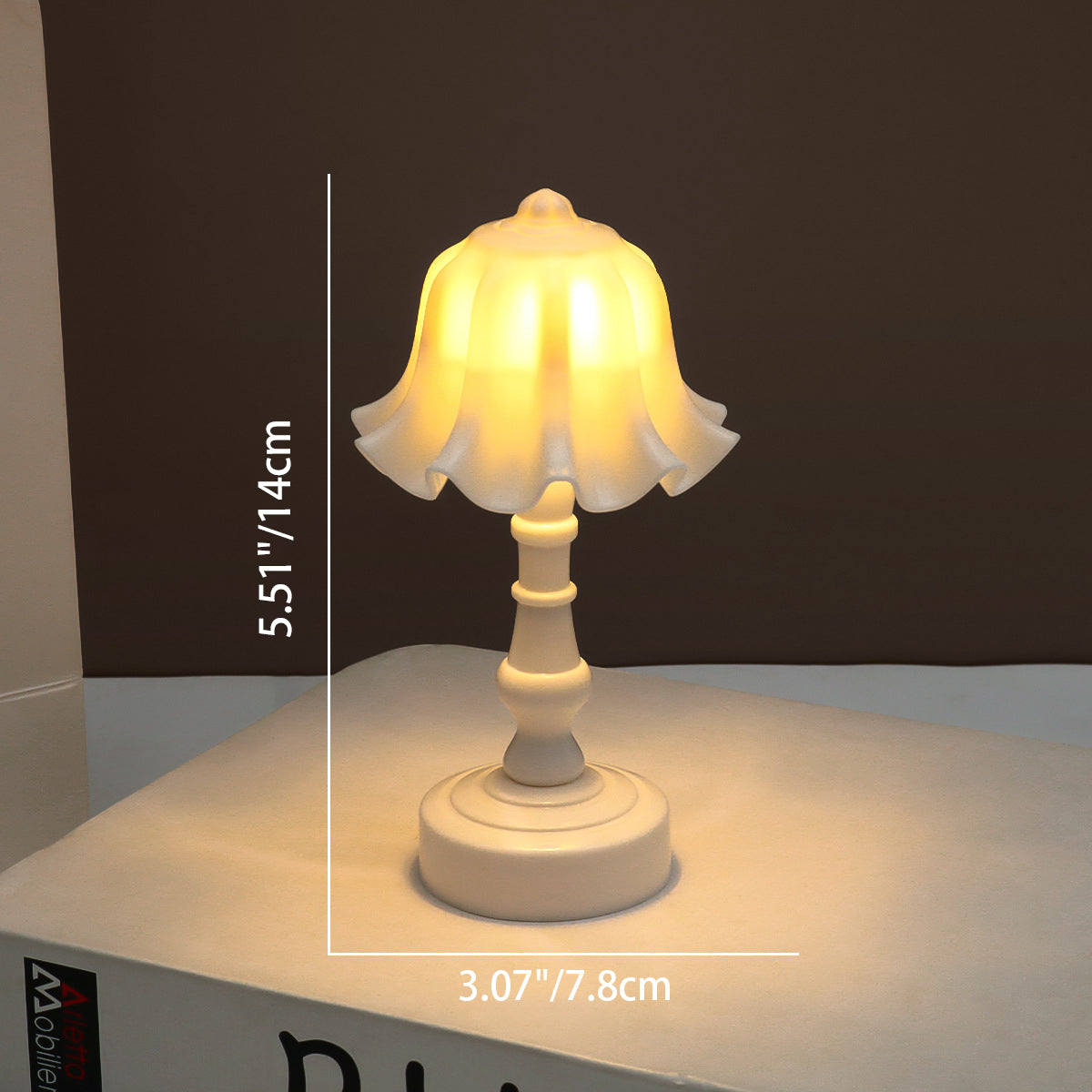 Nordic Battery ABS Flower Pleated LED Table Lamp Table Lamp