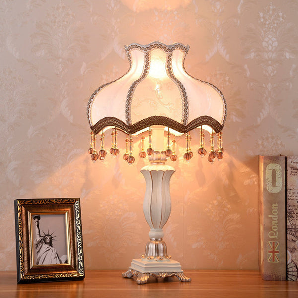 Traditional European Court Top Resin Fabric Table Lamp