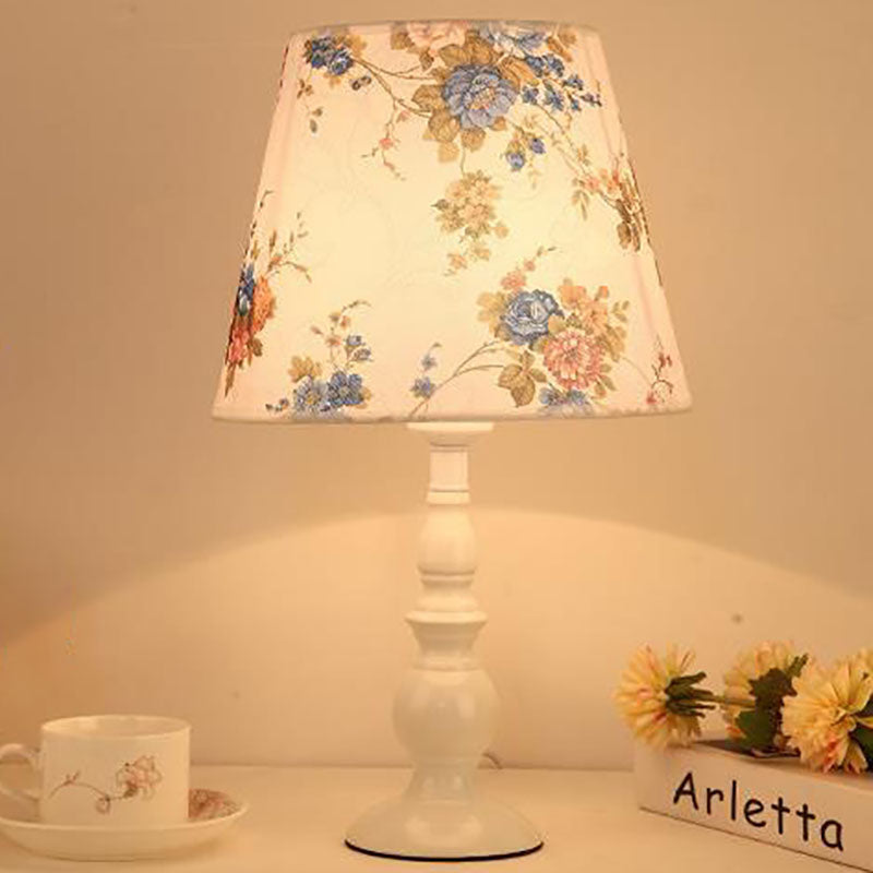 Modern Simple Floral Fabric Iron Vase Base Table Lamp