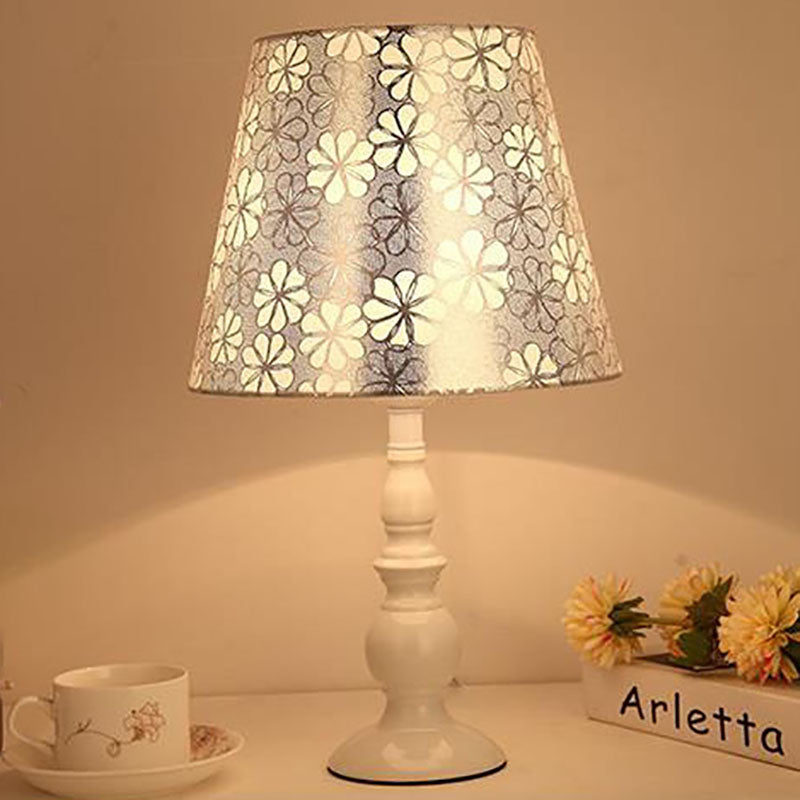 Modern Simple Floral Fabric Iron Vase Base Table Lamp